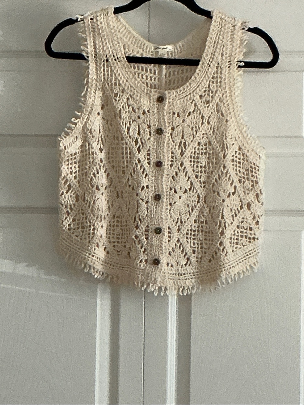 ULTRA PINK  Cream Crochet Button-Front  Sleeveless Top Size  Small
